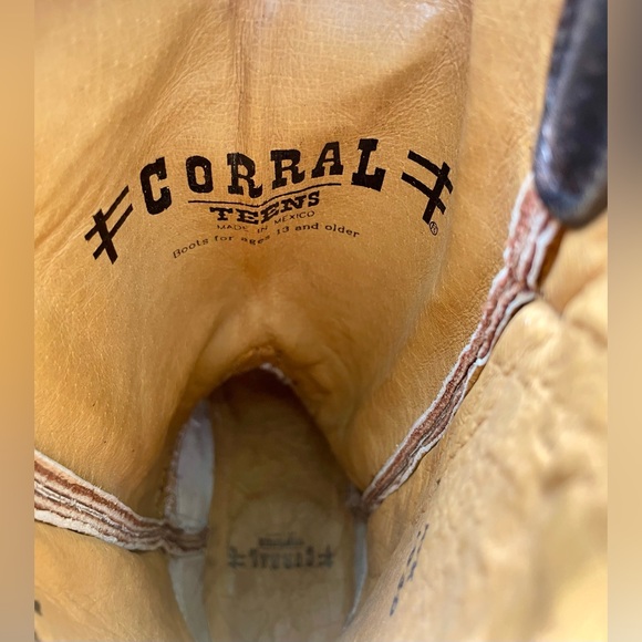 Corral Teens Cowgirl Butterfly Embroidered Snip Toe Boots - Picture 6 of 7